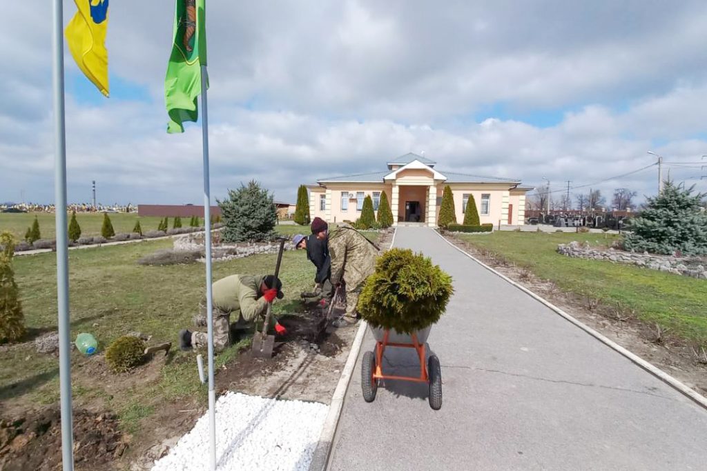 Долучились до акції з загальноміського прибирання