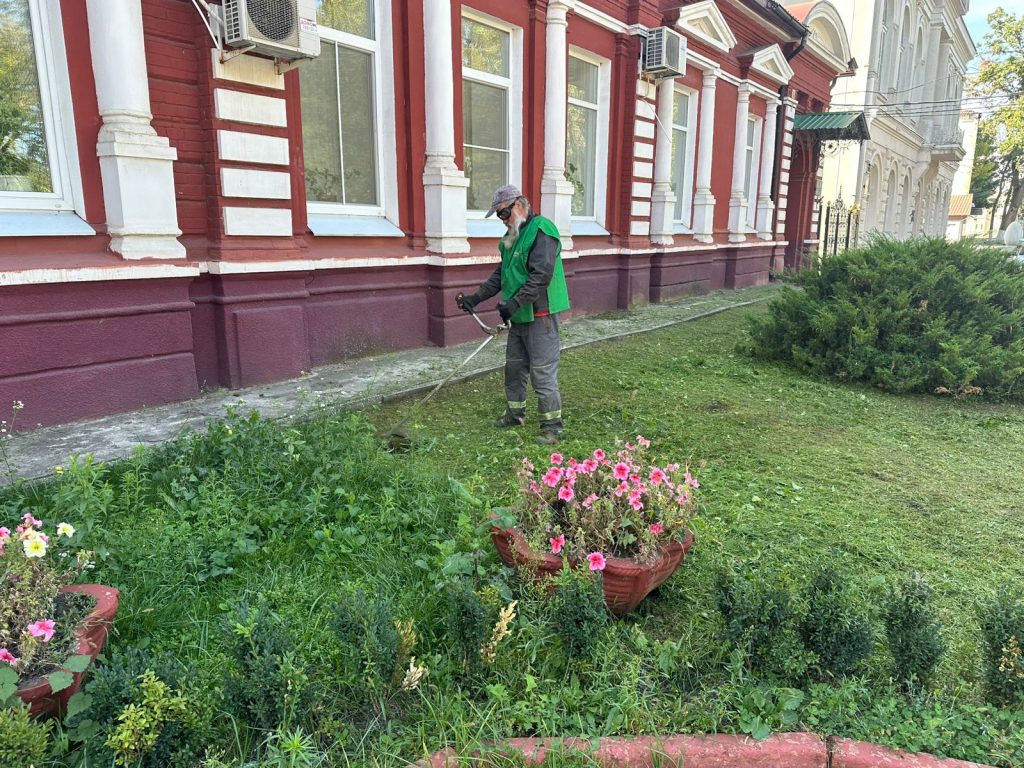 Прибрали 8,8 га території міських кладовищ та вивезли близько 100 куб. м сміття