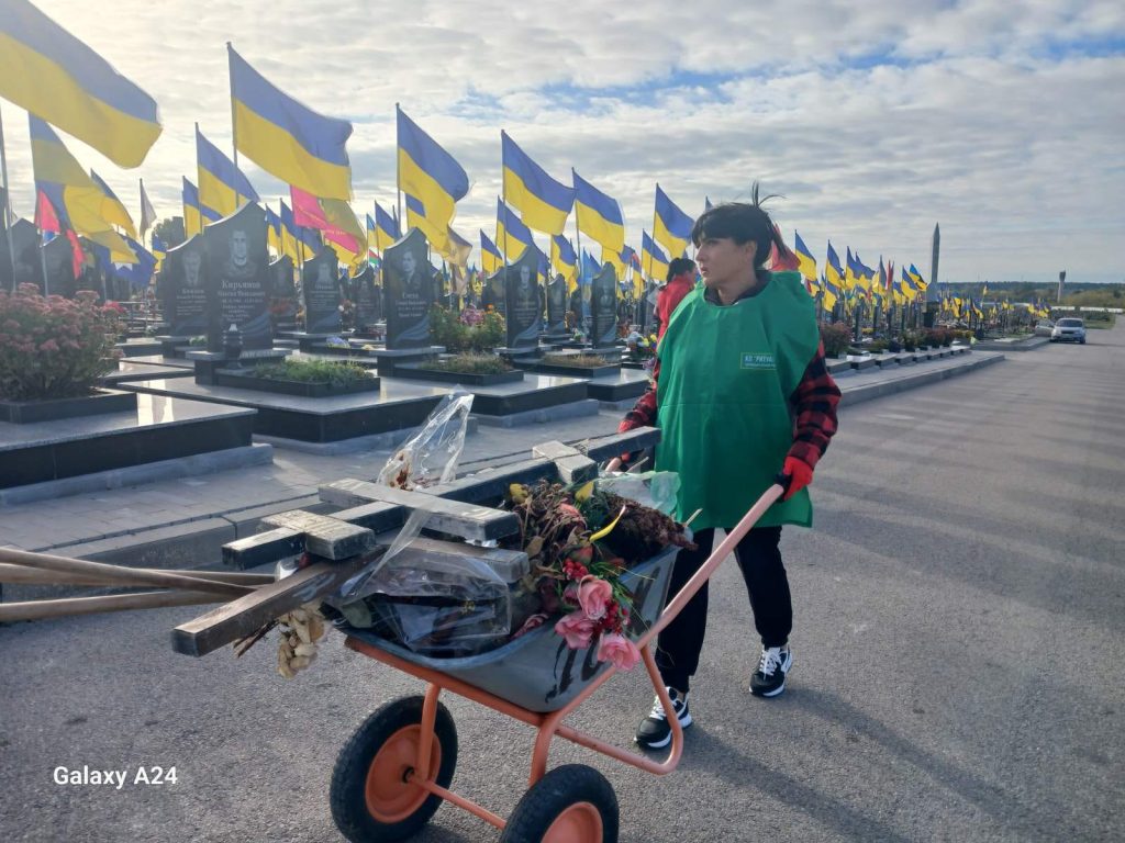 Тривають роботи з впорядкування міських кладовищ