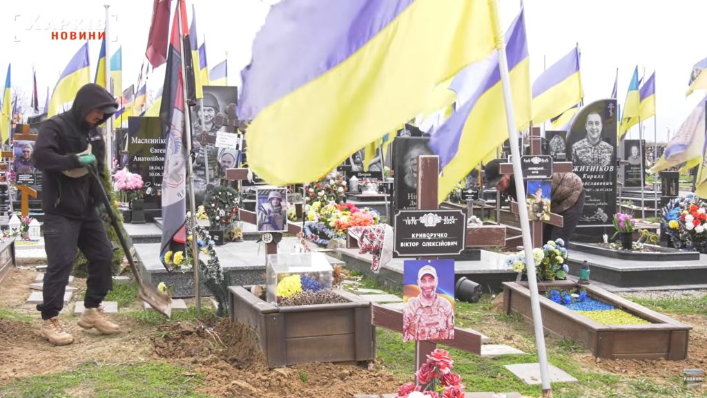 Великдень та поминальні дні 2026: додатковий транспорт, прибирання кладовищ та обмеження