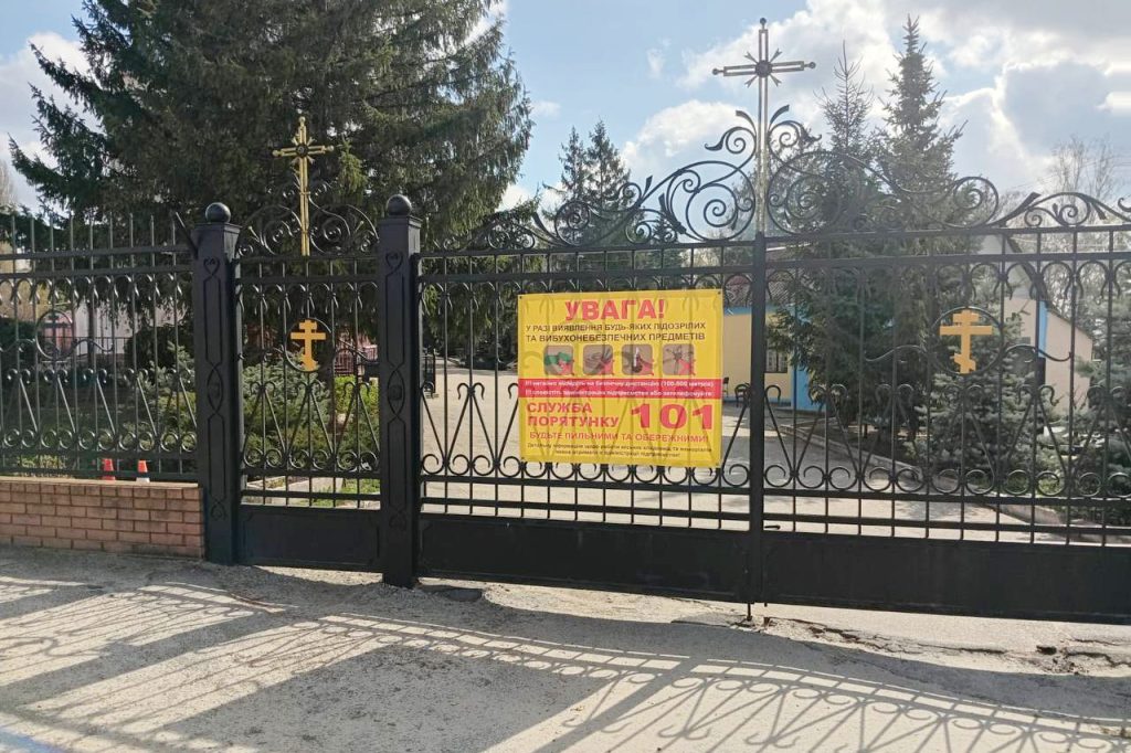 Робота кладовищ та меморіалів у Великдень та поминальні дні