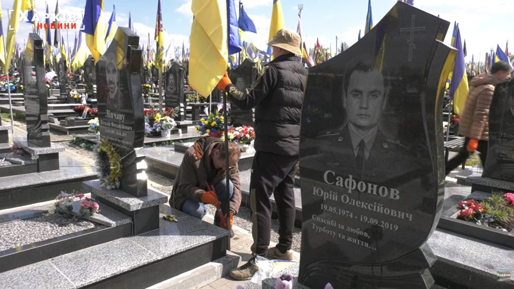 Буревій пошкодив Алею Слави у Харкові: триває відновлення
