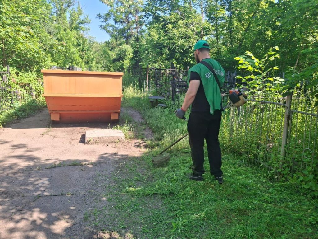 Проведено покіс трави на території понад 8 га