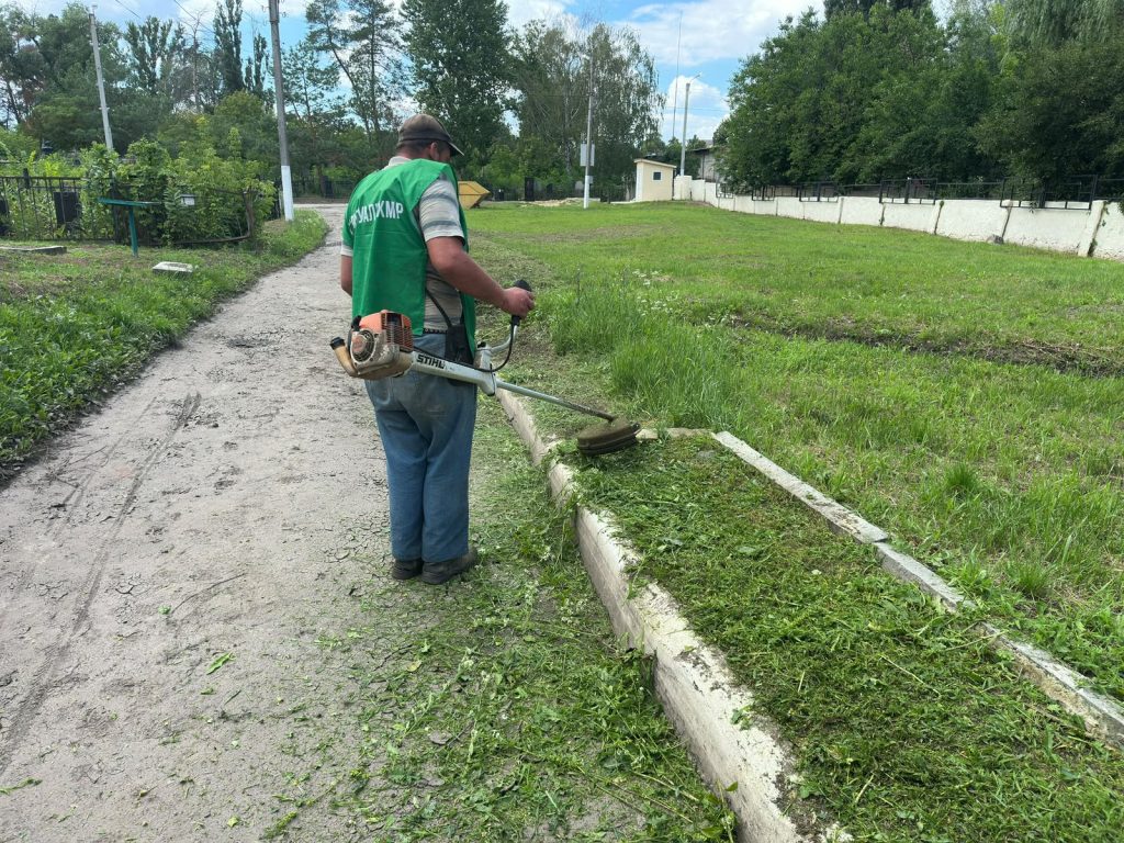 Проведено покіс трави на території понад 7 га